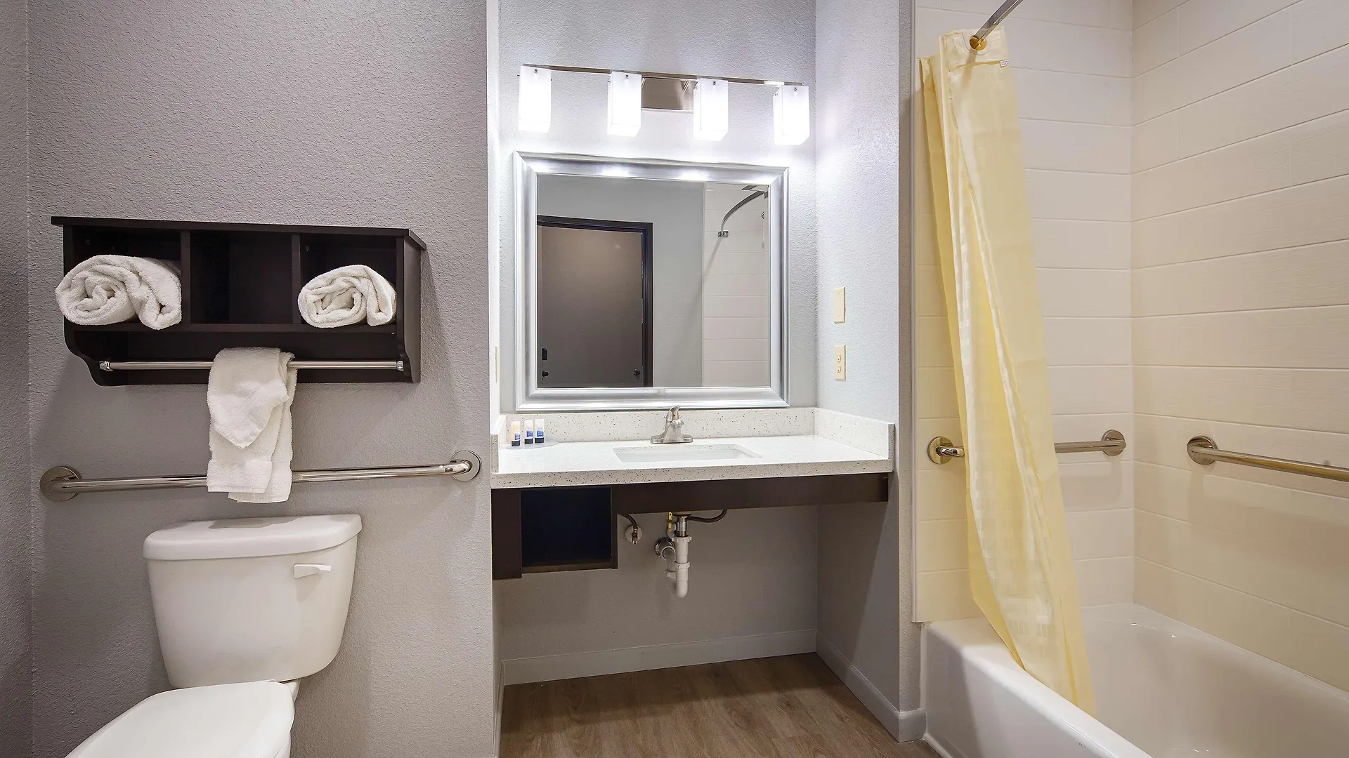Best Western Los Alamitos Inn & Suites
